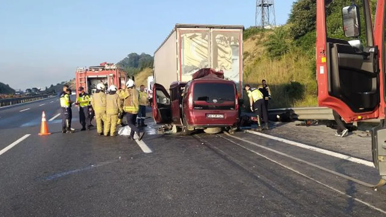 İstanbul'da feci kaza: 1'i bebek 3 kişi hayatını kaybetti
