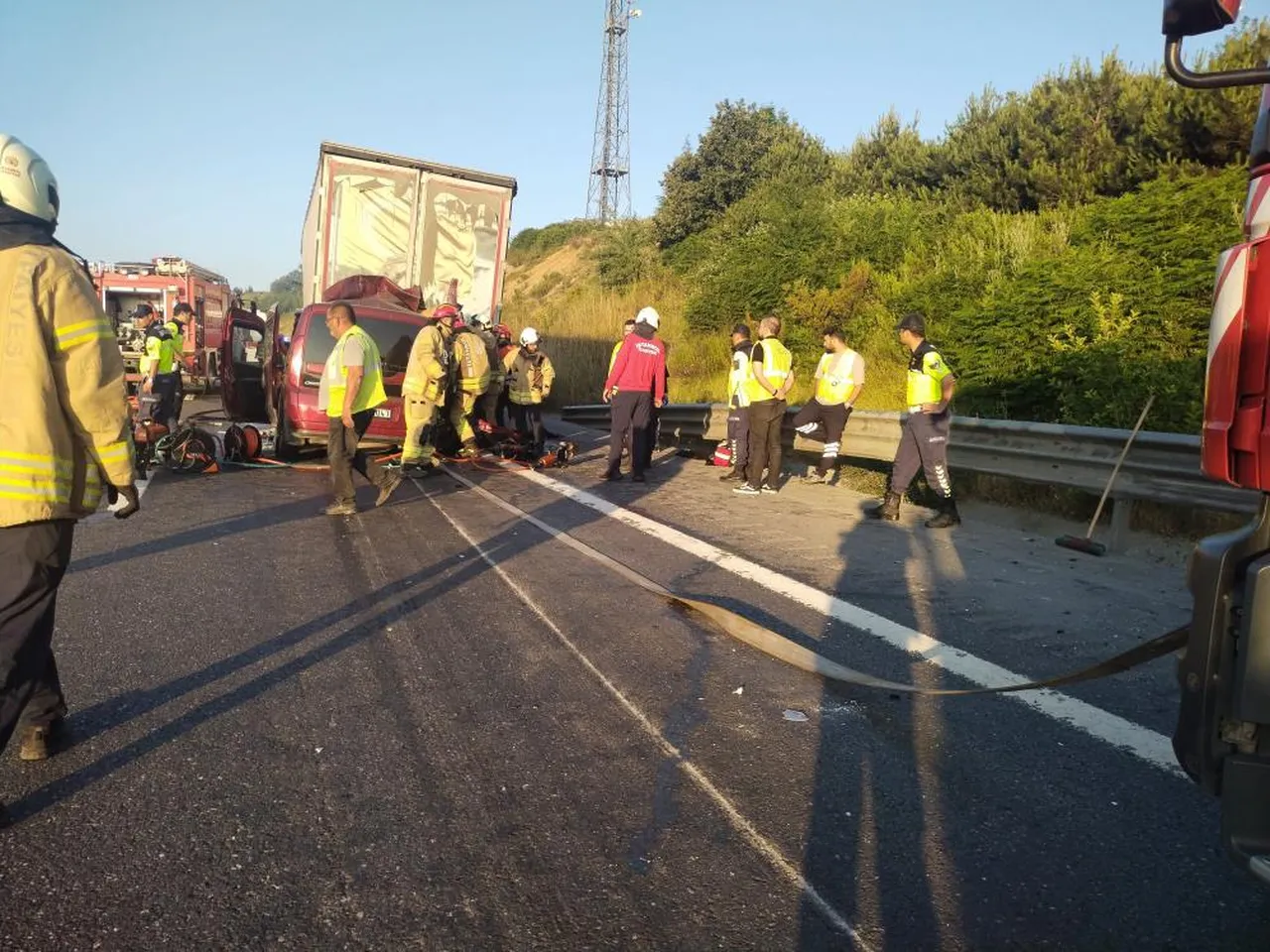 İstanbul'da feci kaza: 1'i bebek 3 kişi hayatını kaybetti
