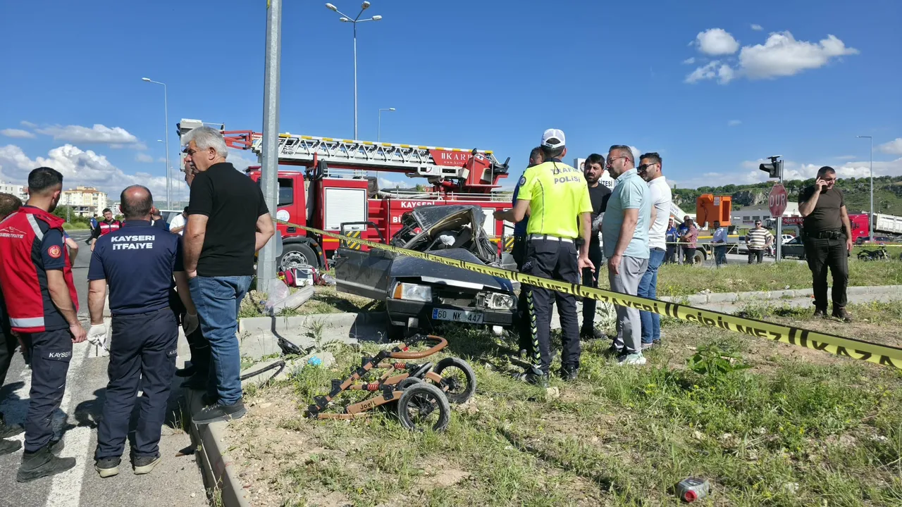 Kayseri'de feci kaza! Arabalar çarpıştı, 3 ölü 5 de yaralı var