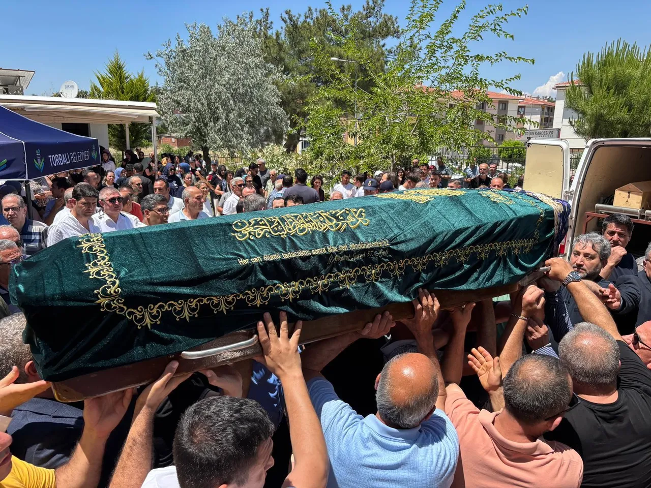 ‘Mobbing’ iddiaları sonrası soruşturma başlatılmıştı! Irmak öğretmenin cenazesinde gözyaşları sel oldu