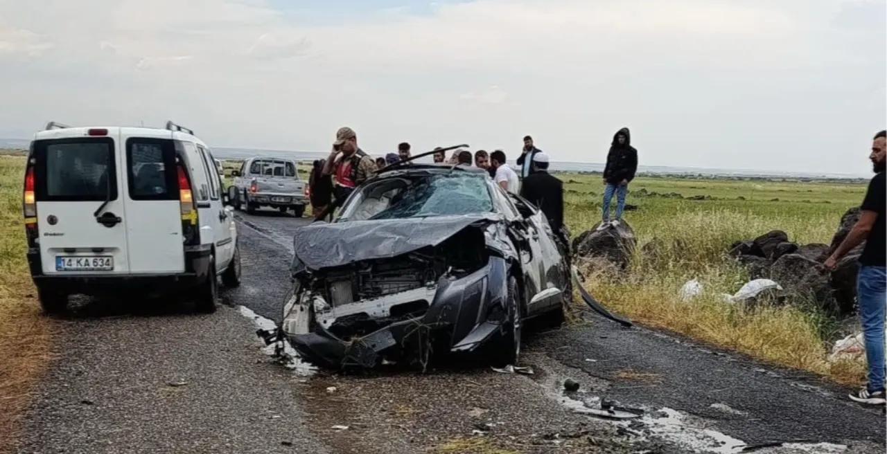 Nişan dönüşü facia! İki kişinin öldüğü kazanın dehşet anları cep telefonu kamerasında