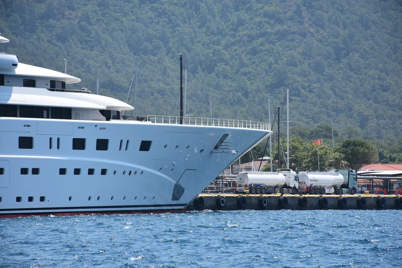 Süper yat "A+" Marmaris'e demir attı, tankerler kuyruk oldu: Sadece yakıtı 2 lüks daire parası!