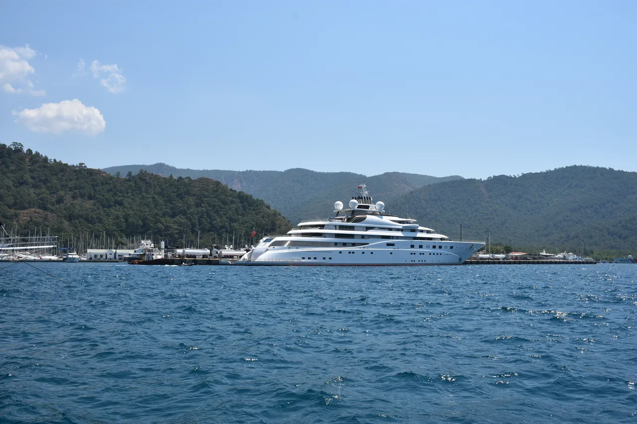 Süper yat "A+" Marmaris'e demir attı, tankerler kuyruk oldu: Sadece yakıtı 2 lüks daire parası!