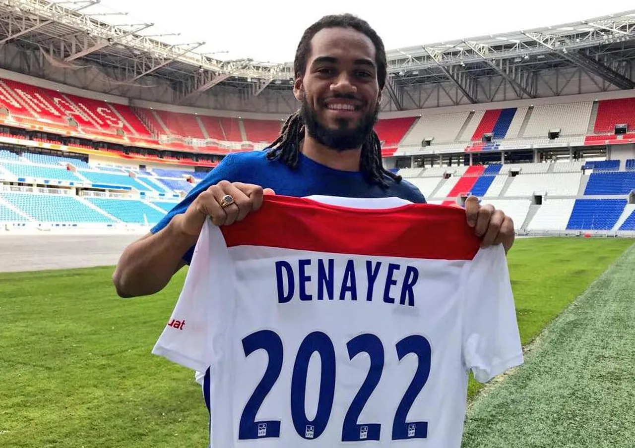 Belçikalı stoper, 2018-2022 arasında Lyon'da oynadı.