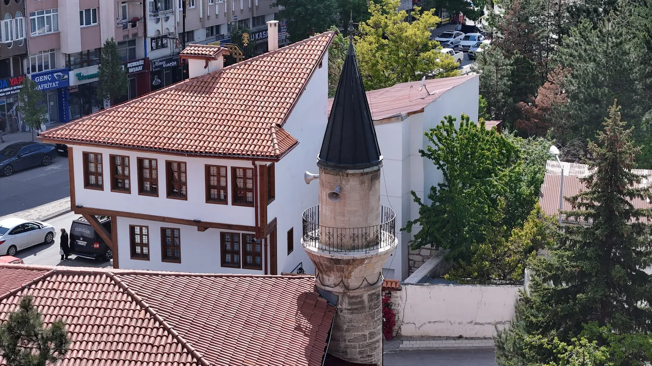 1742’den günümüze… Mahalleye adını verdi, zincirleriyle dikkat çekiyor