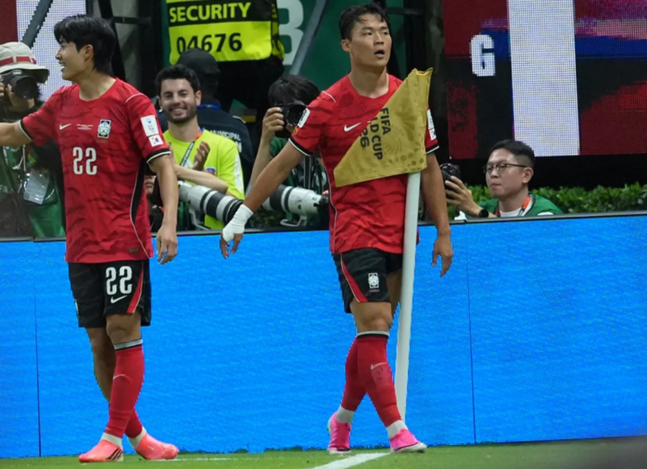 Güney Koreli futbolcu Hyeon-Gyu Oh, attığı golün ardından büyük sevinç yaşadı.