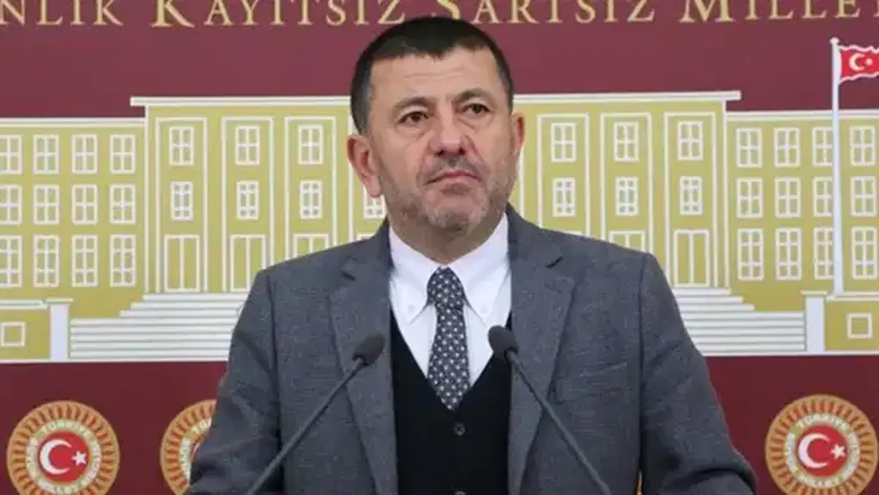 CHP'de parti meclisi savaşı! Özel’e yakın 27 isim PM’den istifa etti