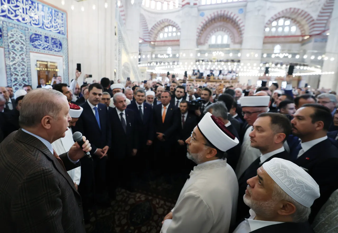 Cumhurbaşkanı Erdoğan'dan CHP'deki yönetim krizine tepki: Parti değil sanki dövüş kulübü!