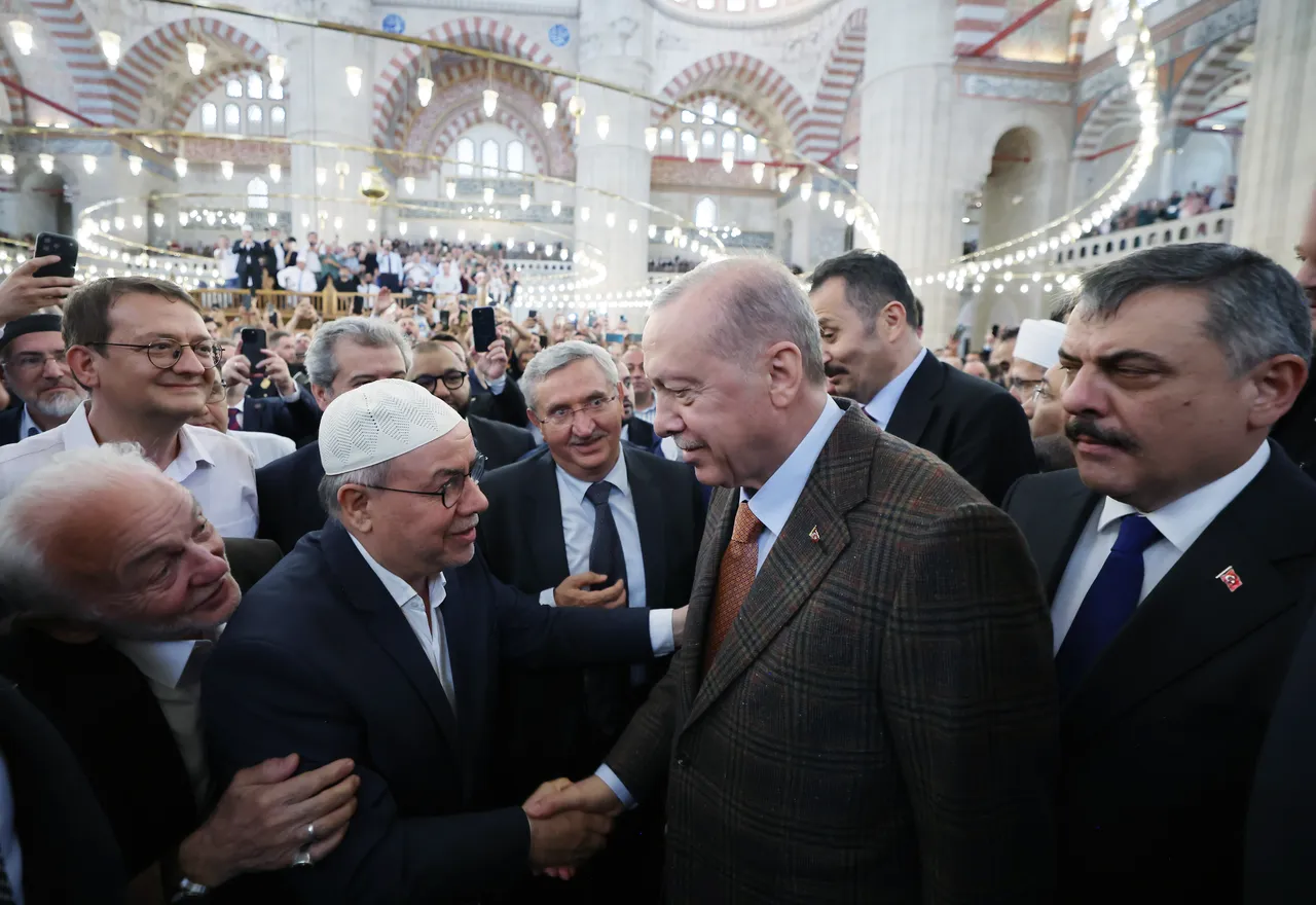Cumhurbaşkanı Erdoğan'dan CHP'deki yönetim krizine tepki: Parti değil sanki dövüş kulübü!