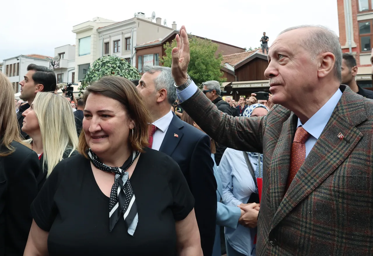 Edirne programında sıcak anlar! Cumhurbaşkanı Erdoğan vatandaşlarla bir arada
