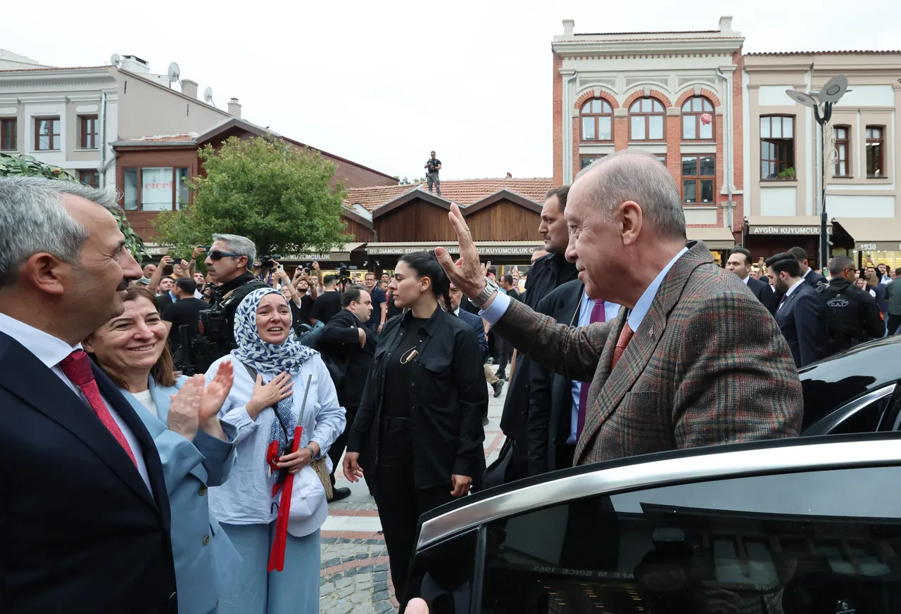 Edirne programında sıcak anlar! Cumhurbaşkanı Erdoğan vatandaşlarla bir arada