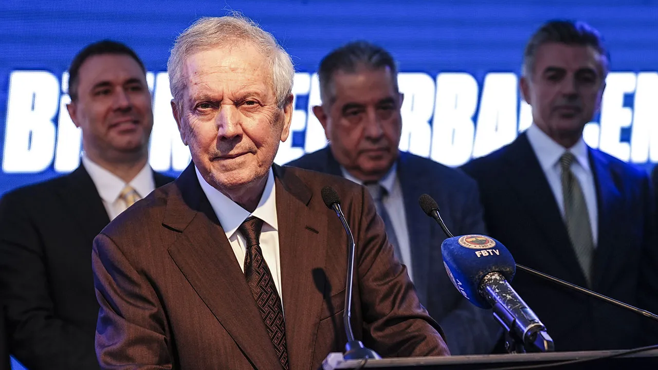 Fenerbahçe'de kritik toplantı: Yeni hoca ve transferler için geri sayım