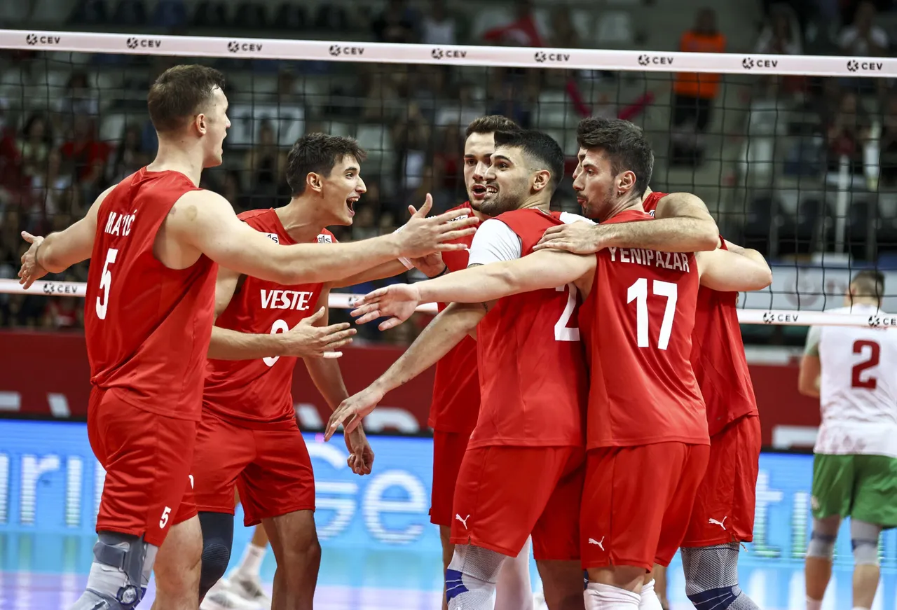 Türkiye-Fransa voleybol maçı hangi kanalda, canlı yayın saat kaçta? Filenin Efeleri FIVB Milletler Ligi (VNL) ikinci mücadelesinde!