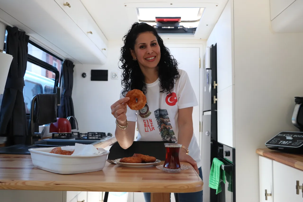 55 bin liraya aldılar, hurda otobüsü 5 milyonluk “yürüyen eve” çevirdiler