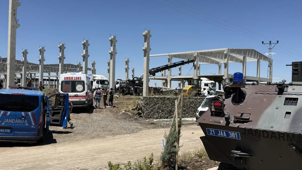 Diyarbakır'da feci ölüm! 15 tonluk beton blok altında kaldı