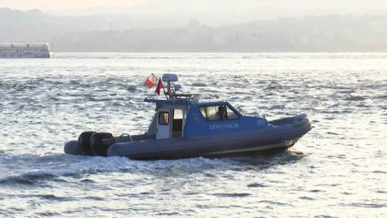 Eminönü'nde korku dolu anlar! 3 çocuk denizde mahsur kaldı