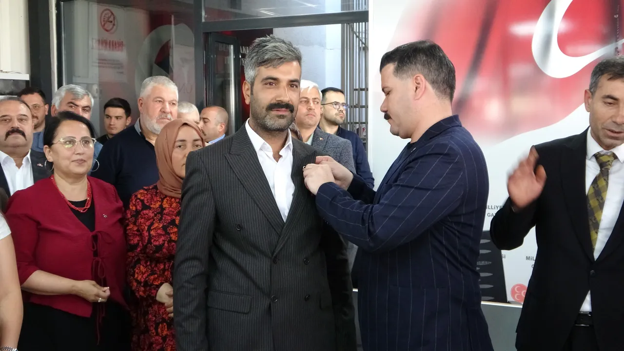 Gaziantepte büyük coşku! 300 kişi MHPye katıldı