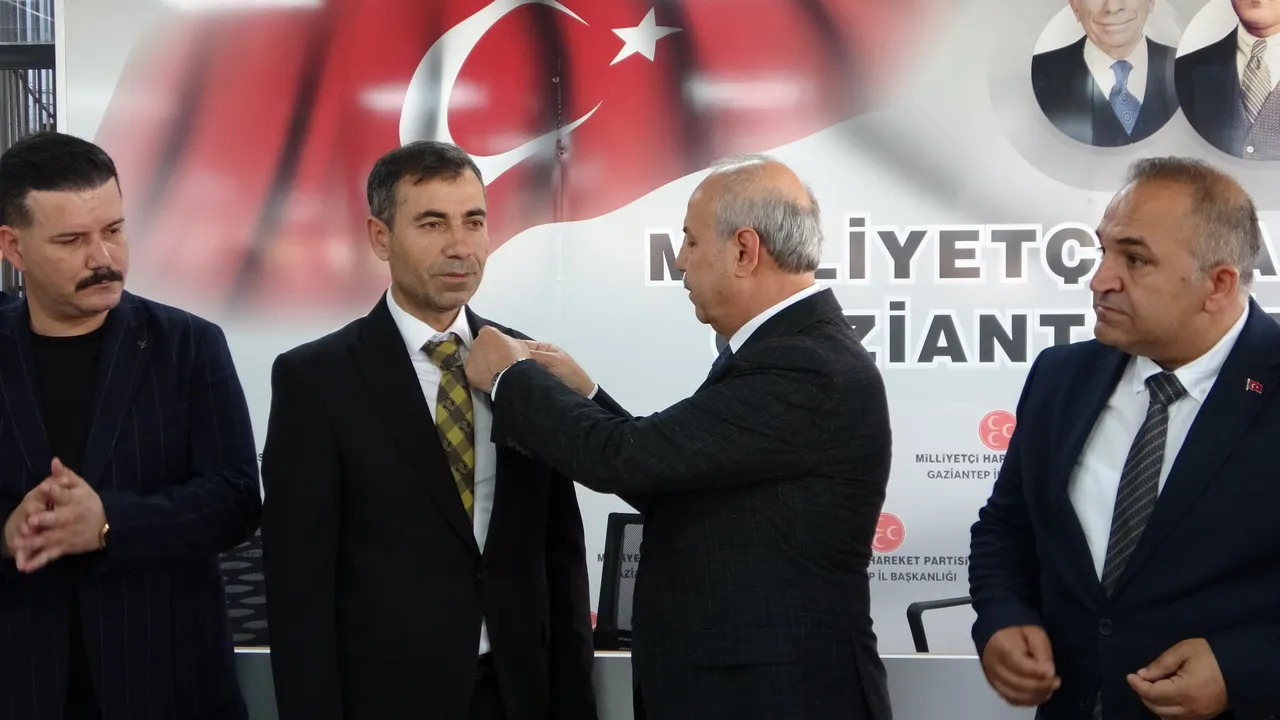 Gaziantepte büyük coşku! 300 kişi MHPye katıldı