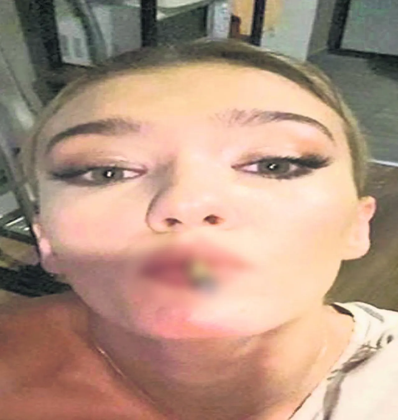 تم تسريب صورة لمخدرات على هاتف ميليسا دونغل! وقد أرسلت رسالة تقول فيها: "أحتاجها بشكل عاجل يا صديقي".