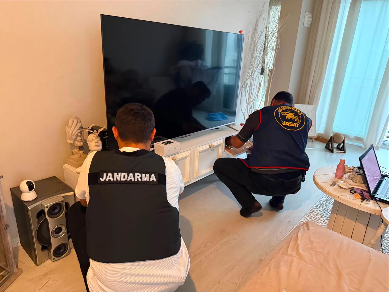 MİT'ten kredi kartı şebekesine operasyon! 3 şüpheli yakalandı