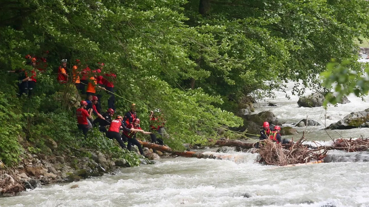 Rize'de facia üstüne facia! AFAD personeli canından oldu