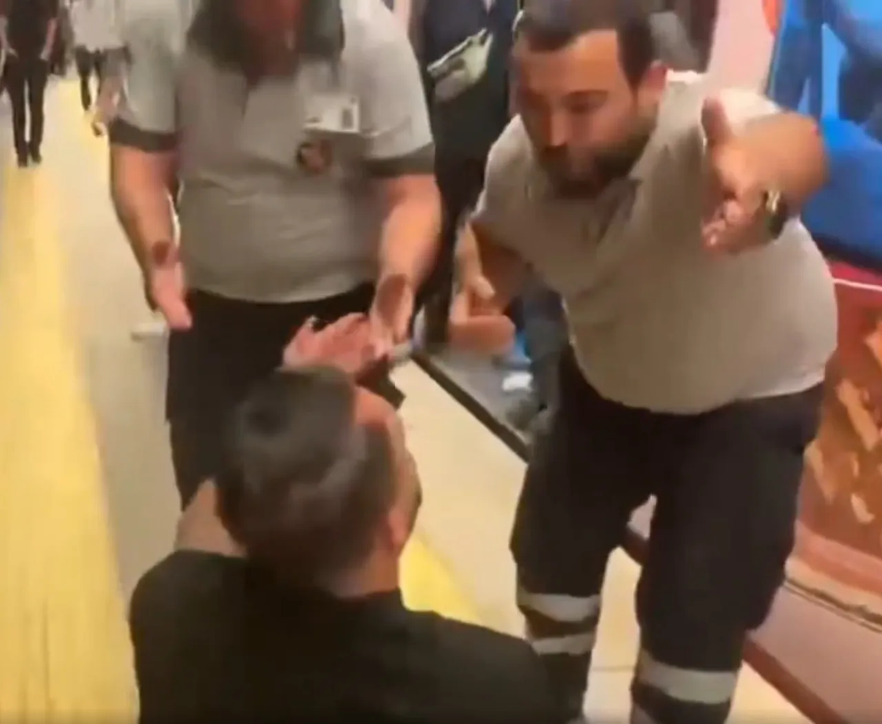 Sosyal medya bu tokadı konuşuyor! Marmara kavgasını güvenlik zor ayırdı