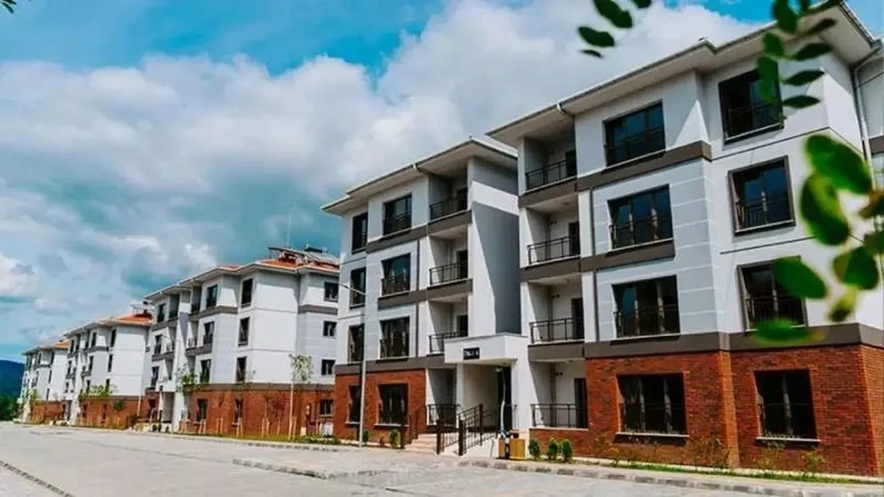 TOKİ’den 18 bin TL taksitle ev sahibi olma fırsatı! 20 bin konut için başvurular yarın başlıyor