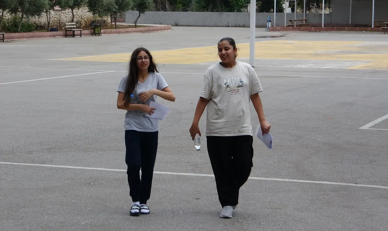 1 milyon öğrenci LGS'de ter döktü! Türkçe ve matematik zorladı, fen kolaydı