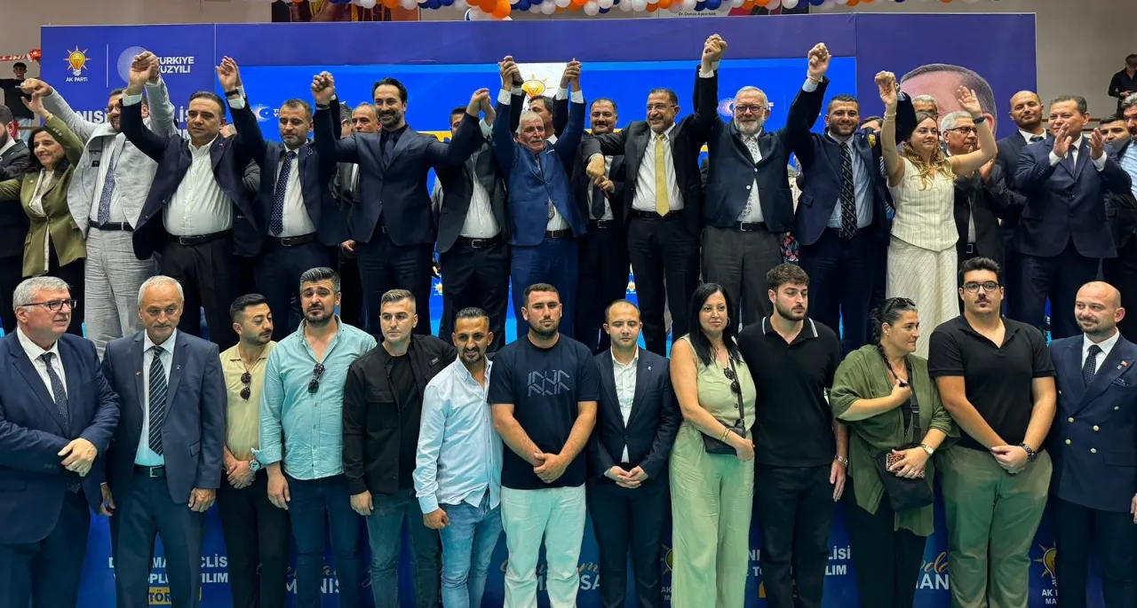 Adeta gövde gösterisi! Bir kentte yüzlerce kişi AK Parti'ye geçti