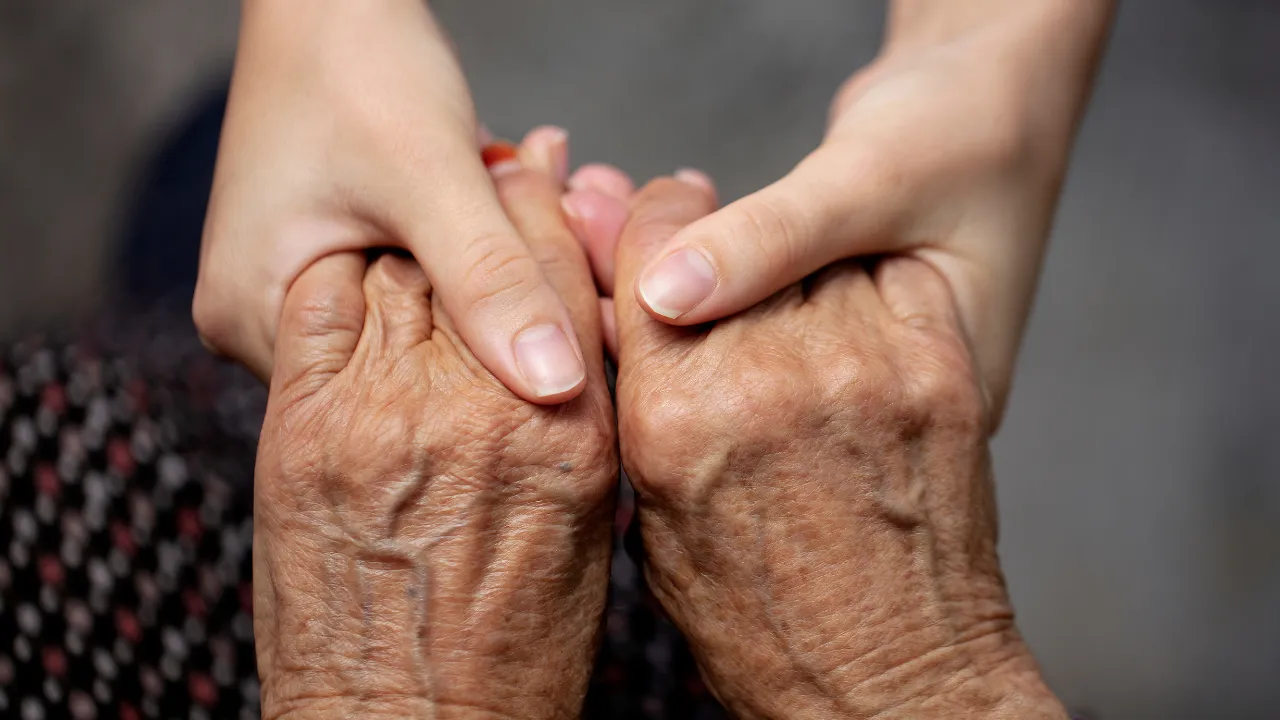 Dünyayı endişeye sürükleyen yaşlı istismarı verileri: 2050'de 320 milyonu bulabilir