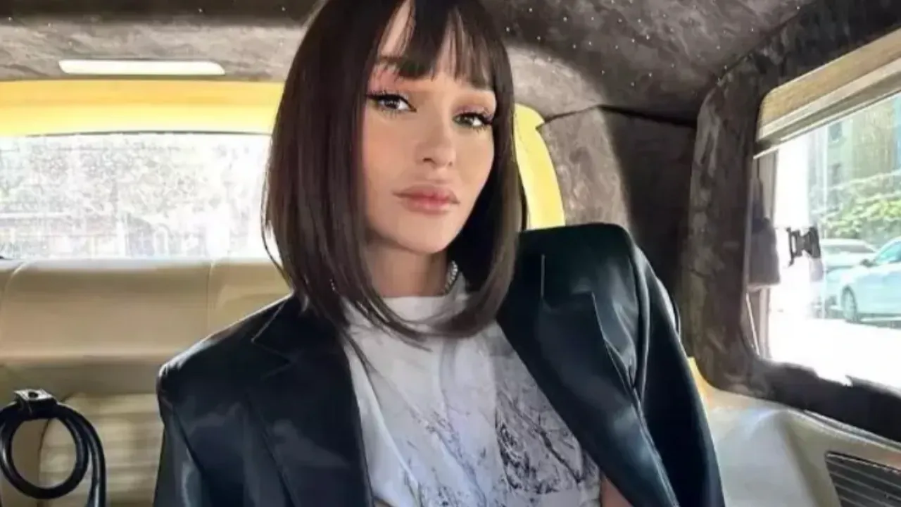 Şarkıcı Alya Şahinler