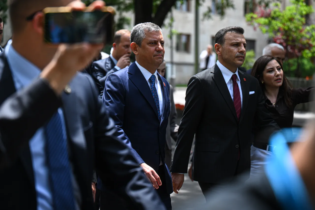 Özgür Özel’in seçenekleri tükeniyor! Yeni parti dışında çaresi kalmadı