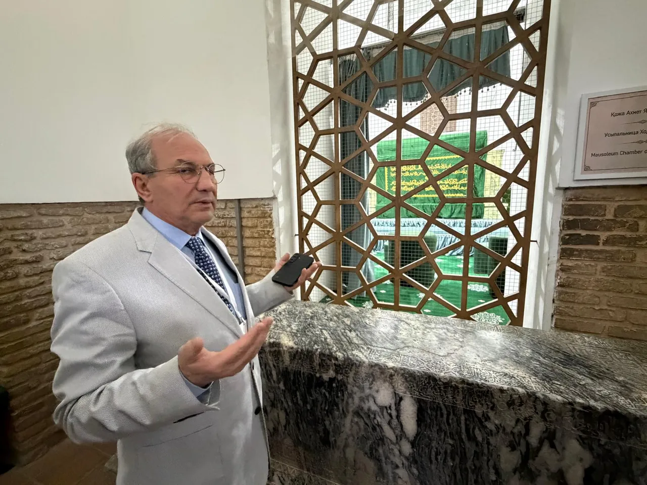 Ahmet Yesevi Türbesi'nde dua