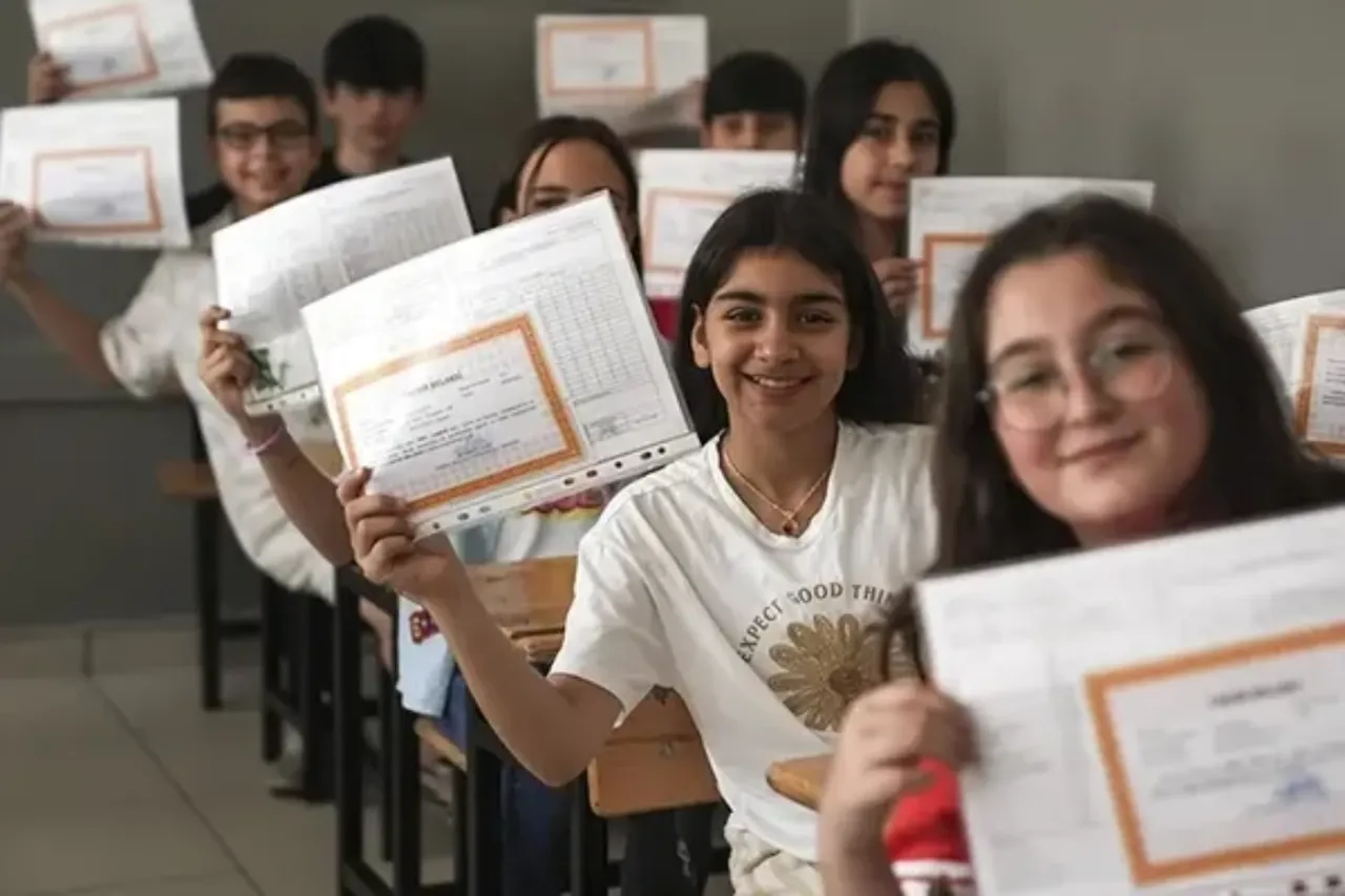 Yarın okul tatil mi, 15 Haziran okul var mı, yaz tatili ne zaman? Karne günü için geri sayım başladı
