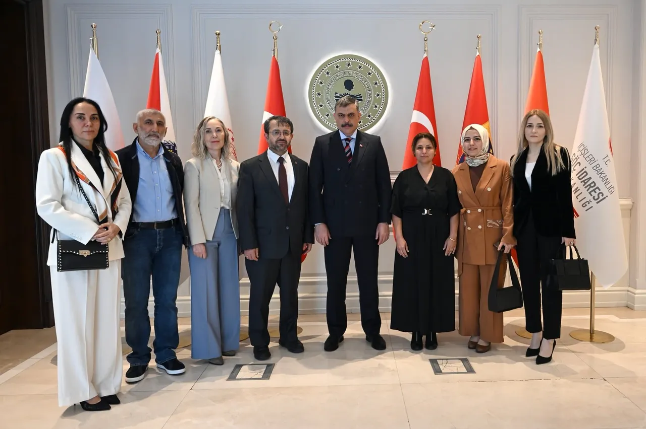 Bakan Çiftçi tarih verdi: Sokak köpeklerinin hepsini toplatacağım