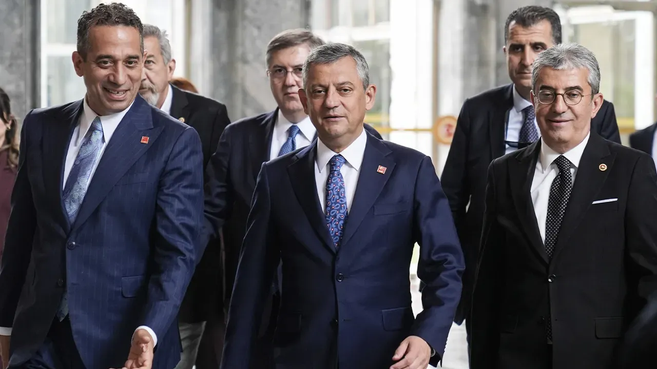 CHP’de değişim! Ali Mahir Başarır ve Gökhan Günaydın’ın isimleri odalarından kaldırıldı