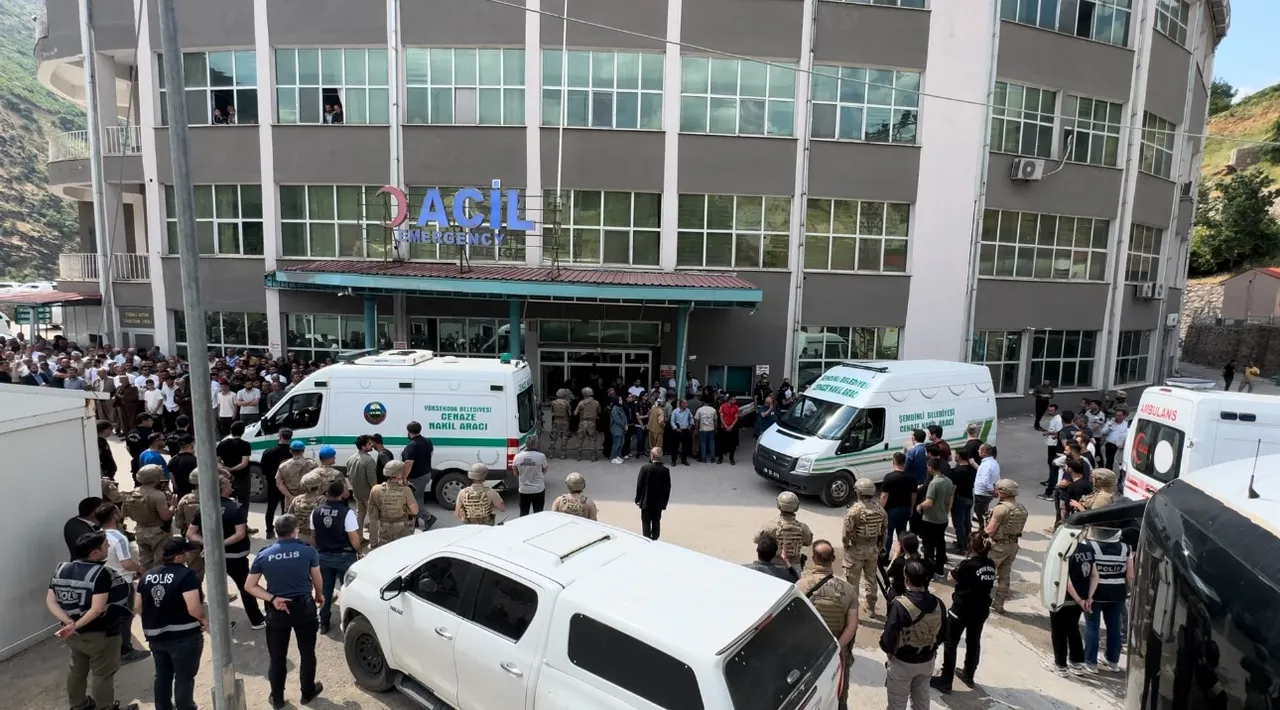 Hakkarideki aile katliamında kahreden detay! Yan yana defnedildiler