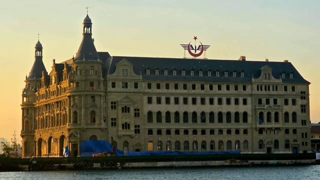 Haydarpaşa'da tarihi gün! İskeleler kalktı, ihtişamı ortaya çıktı