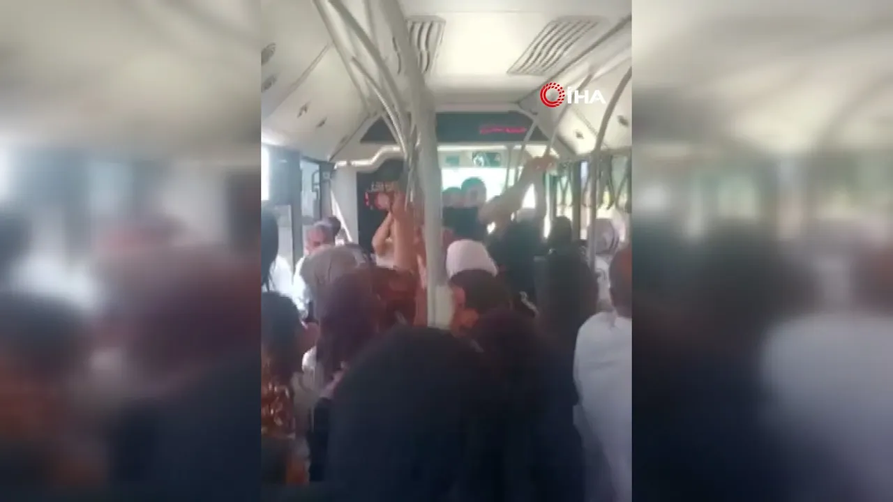 Kahraman şoför kamerada! Güzergahı değiştirip fenalaşan yolcuyu hastaneye yetiştirdi