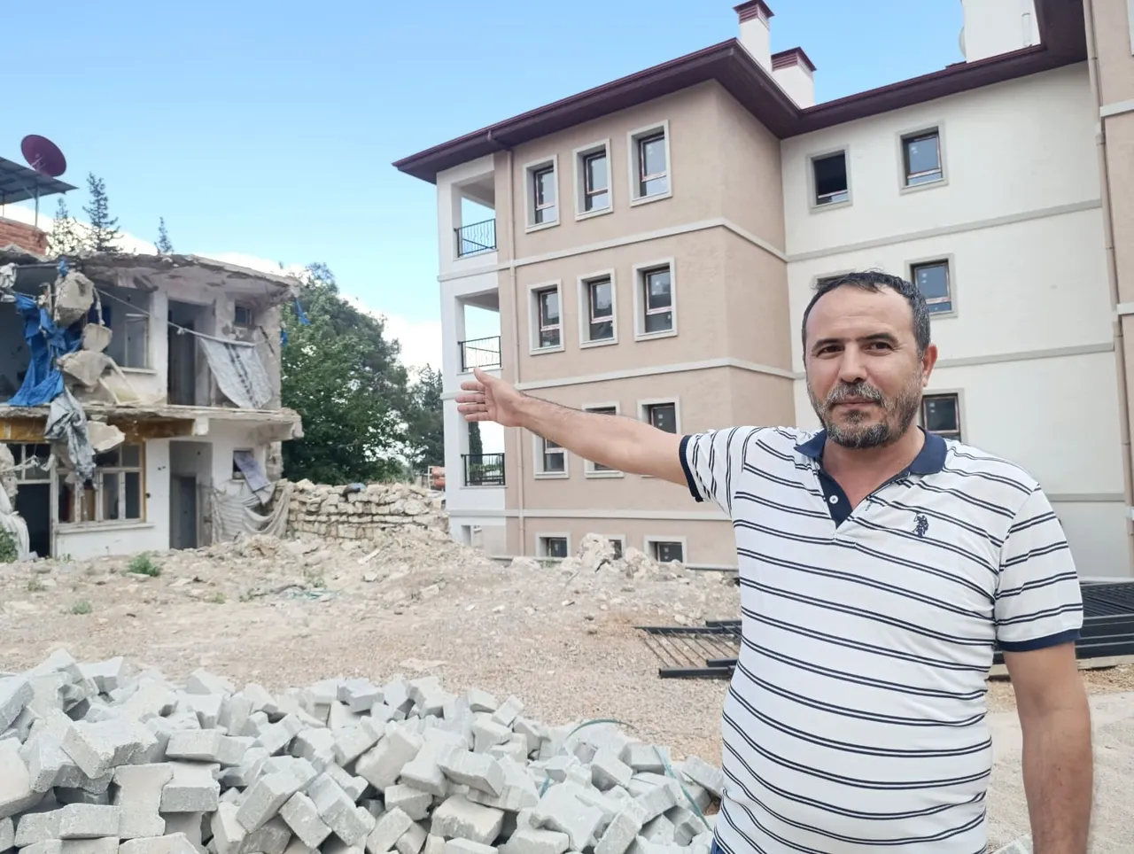 Kahramanmaraşta ‘metruk bina’ endişesi! Mahalleli diken üstünde: Bakkala bile rahat gidemiyoruz