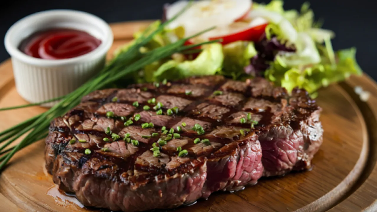 Sosyal medyada tehlikeli yüksek protein trendi! Uzmanı uyardı: Organ yetmezliğine kadar gidebiliyor