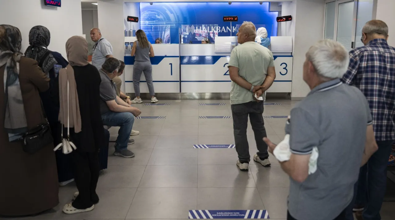 TOKİ konut satış kampanyasına yoğun ilgi! Bankalarda yoğunluk oluştu