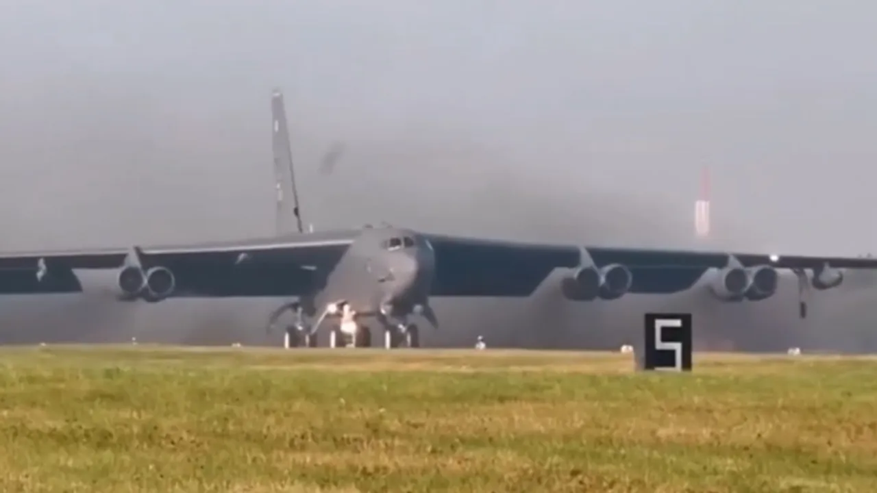 ABD’ye ait B-52 bombardıman uçağı kalkıştan hemen sonra düştü! 8 mürettebat hayatını kaybetti