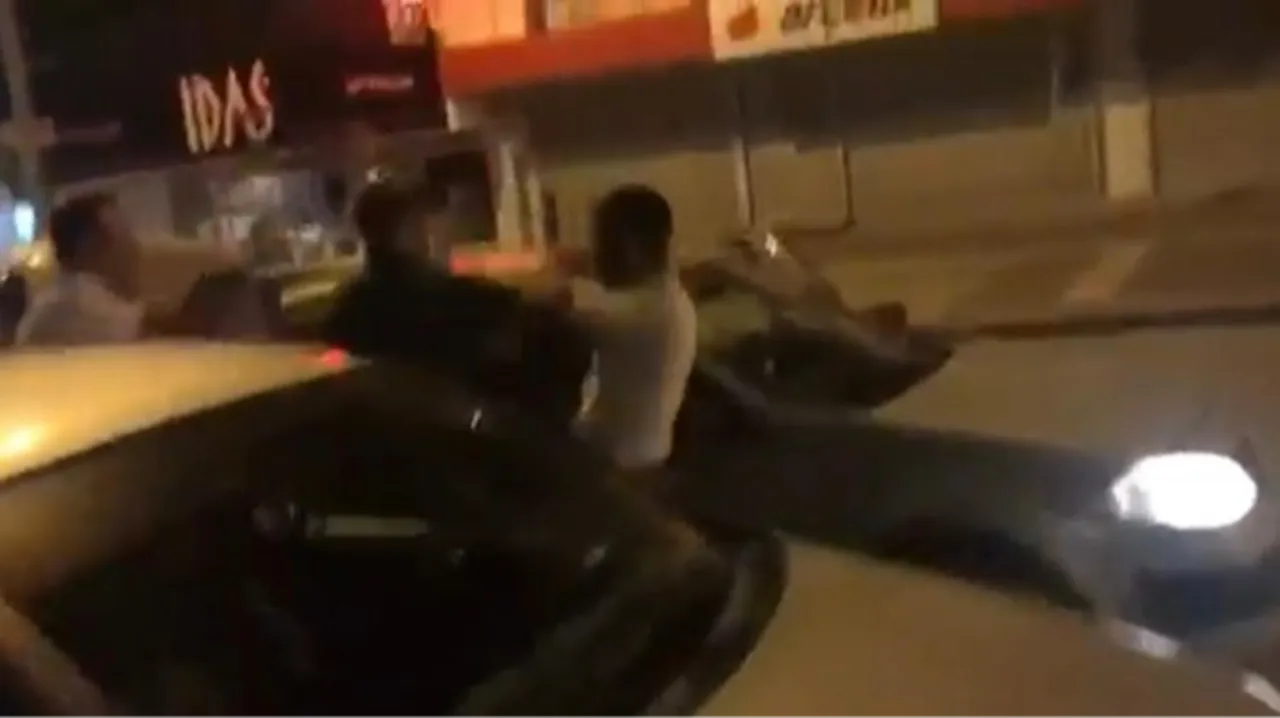 Ankara'da araçlarından inip birbirlerine girdiler! O anlar kamerada