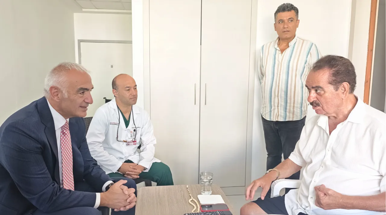 Bakan Ersoy'dan İbrahim Tatlıses'e geçmiş olsun ziyareti