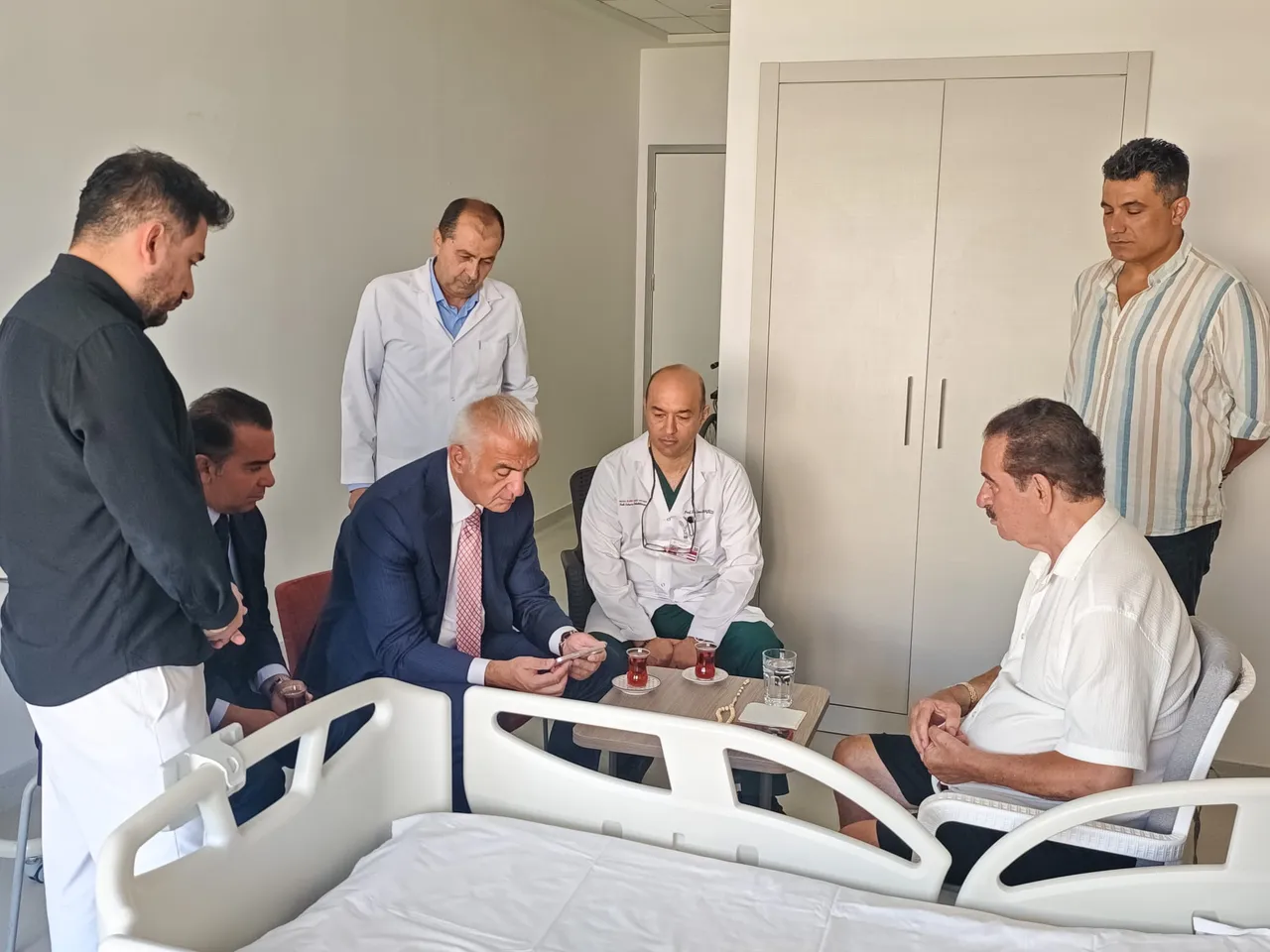 Bakan Ersoydan İbrahim Tatlısese geçmiş olsun ziyareti