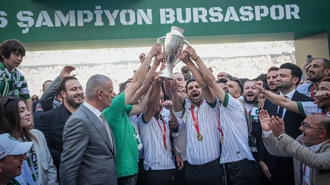 Bursaspor, 2024-2025 sezonunda TFF 3'üncü Lig 1. Grup'ta, 2025-2026 sezonunda TFF 2'nci Lig Kırmızı Grup'ta da zirvde yer aldı.