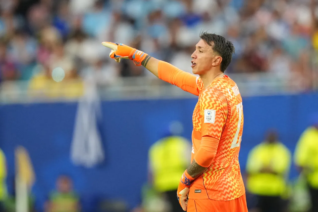 Dünya Kupası'na Muslera damgası! Tecrübeli eldiven tarihe geçti
