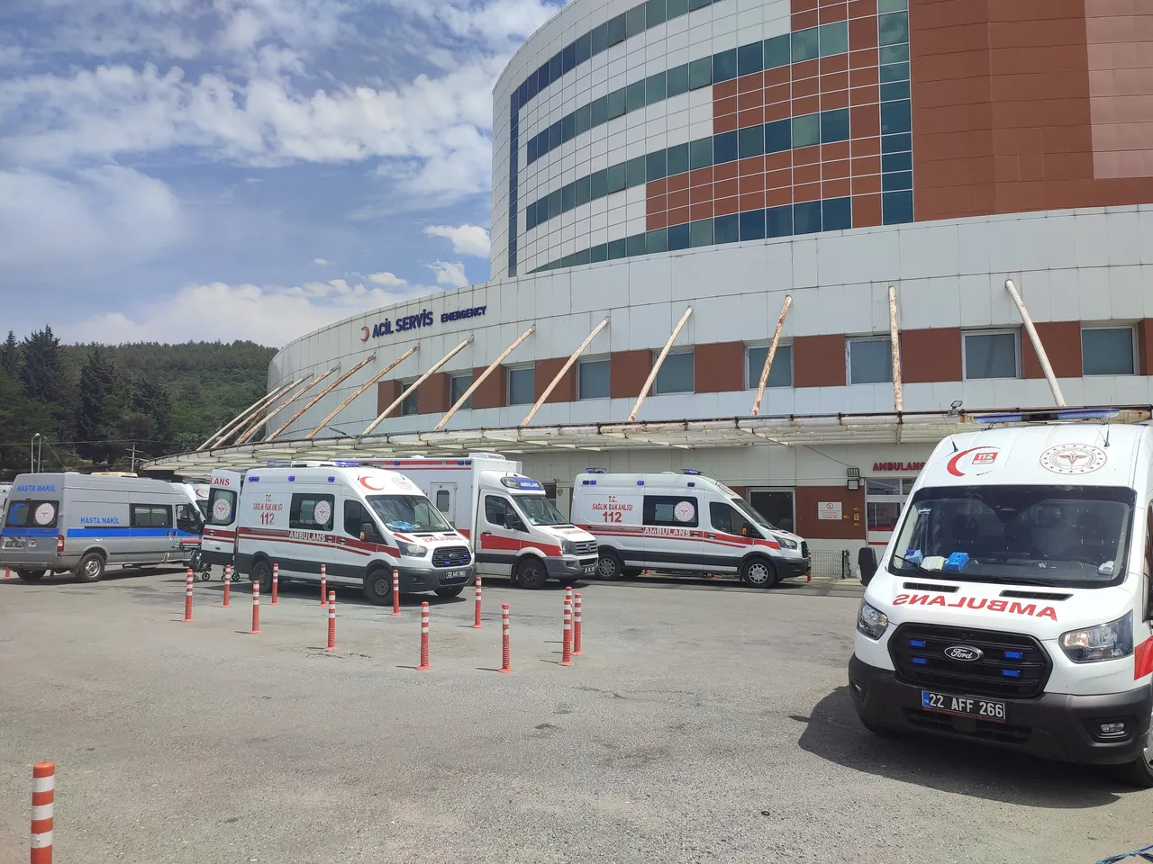 Edirne’de feci kaza! Yolcu minibüsü tıra çarptı, 16 kişi yaralandı