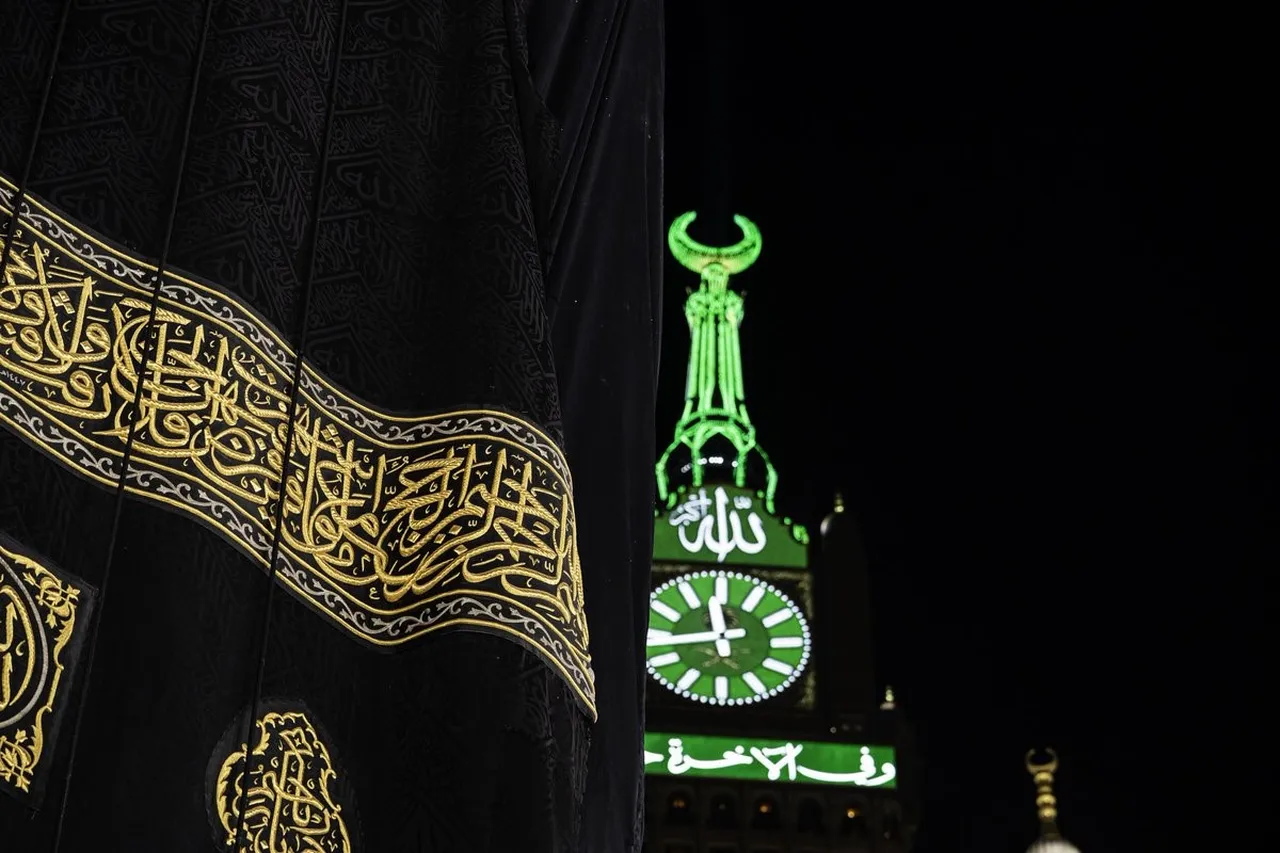 Hicri yılbaşı geleneği bozulmadı! Yeni Kabe örtüsü böyle değiştirildi